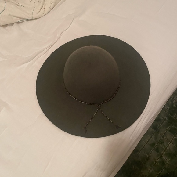 Olive green suede hat - Picture 2 of 2